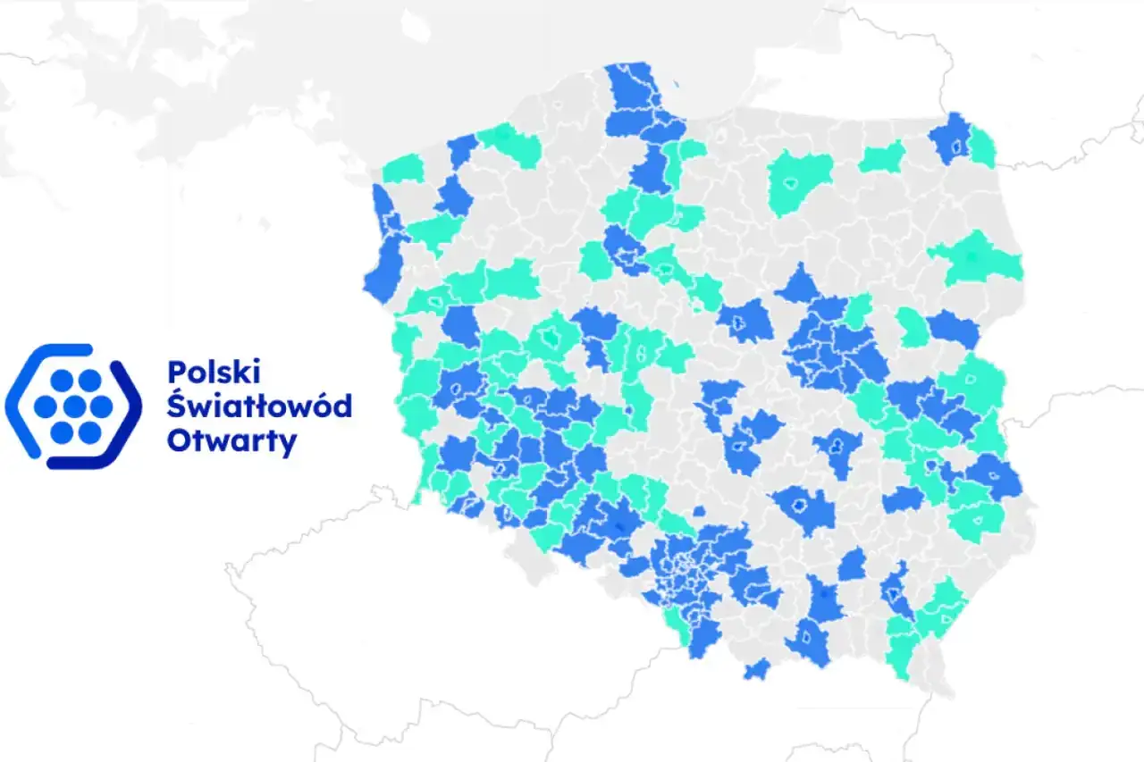 Mapa Polski z zaznaczonymi obszarami dostępności światłowodu. Kolory wskazują zasięg, który może oznaczać darmowy internet w wybranych lokalizacjach.