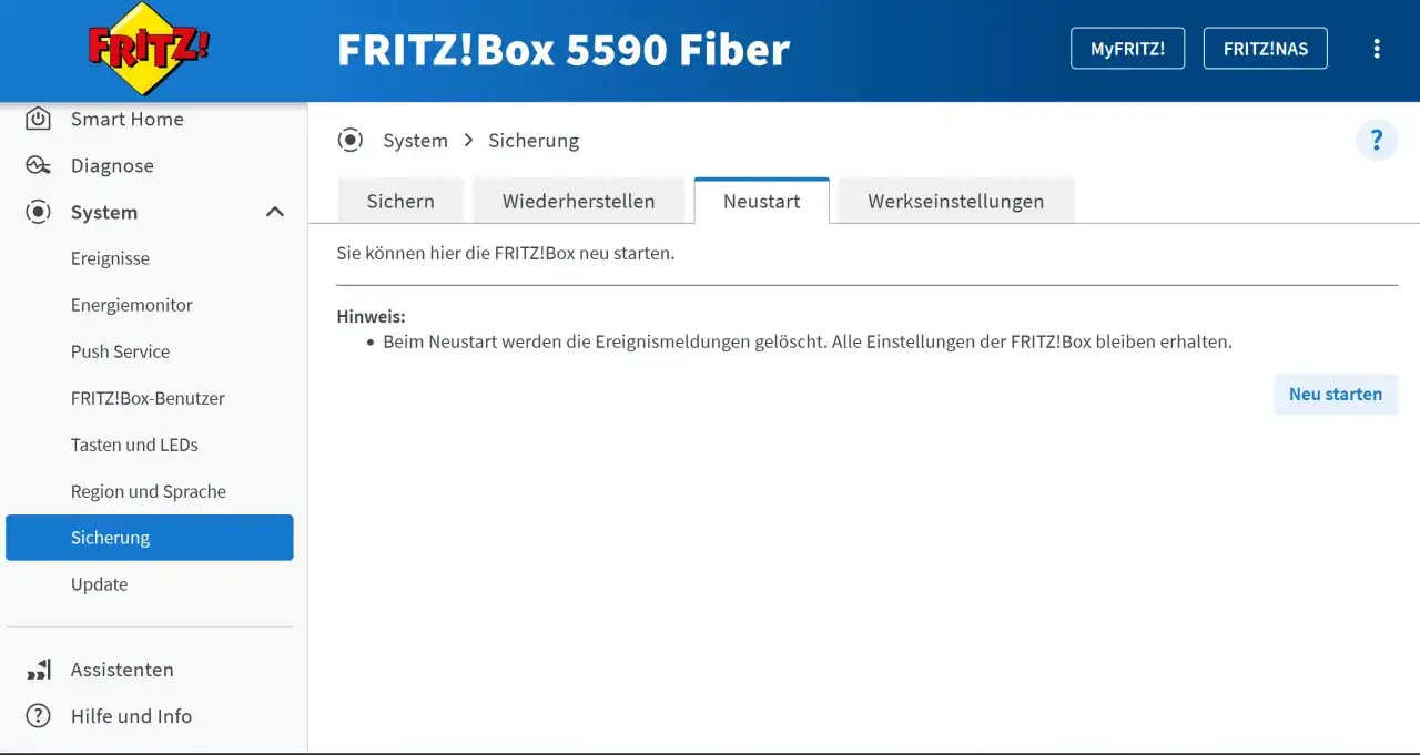 FRITZ!Box-Menü: System > Sicherung > Neustart. Hier können Sie die FRITZ!Box neu starten. Ein Neustart löscht Ereignismeldungen, behält aber Einstellungen.