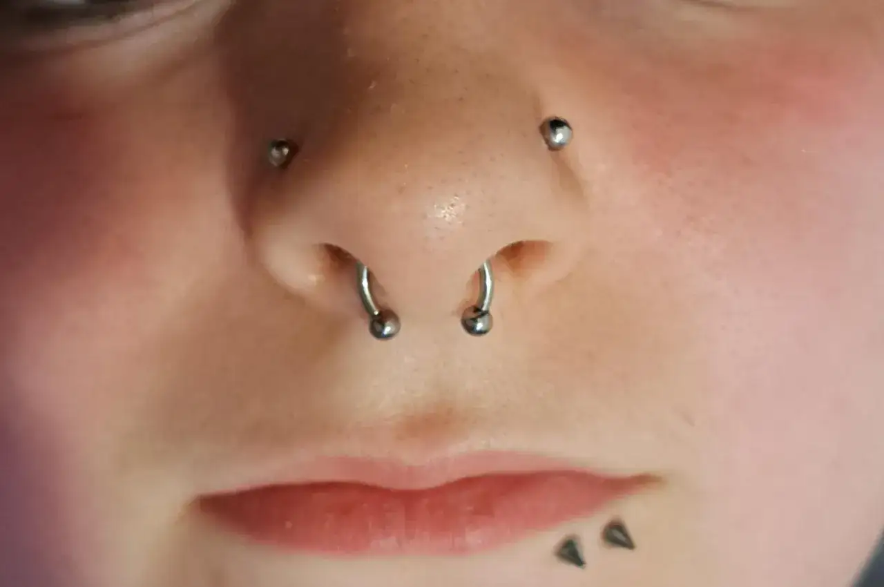 Zdjęcie Czy piercing to grzech? Odkryj moralne dylematy związane z piercingiem