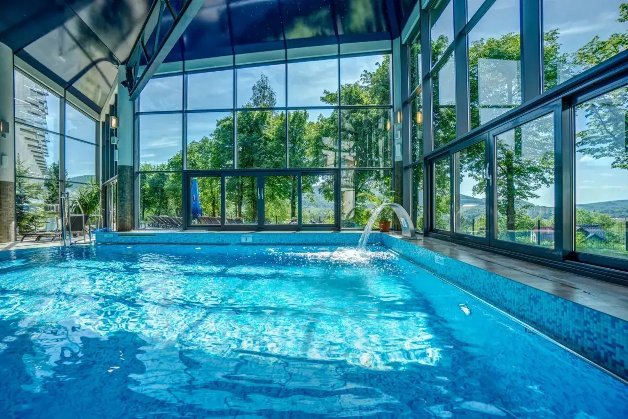 DW Globus Ustroń basen z hydromasażem