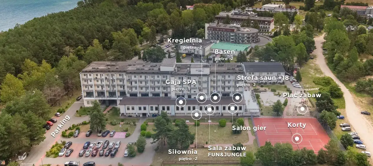 Tanie noclegi Jastrzębia Góra: hotel z basenem, SPA, kręgielnią, kortami i placem zabaw.