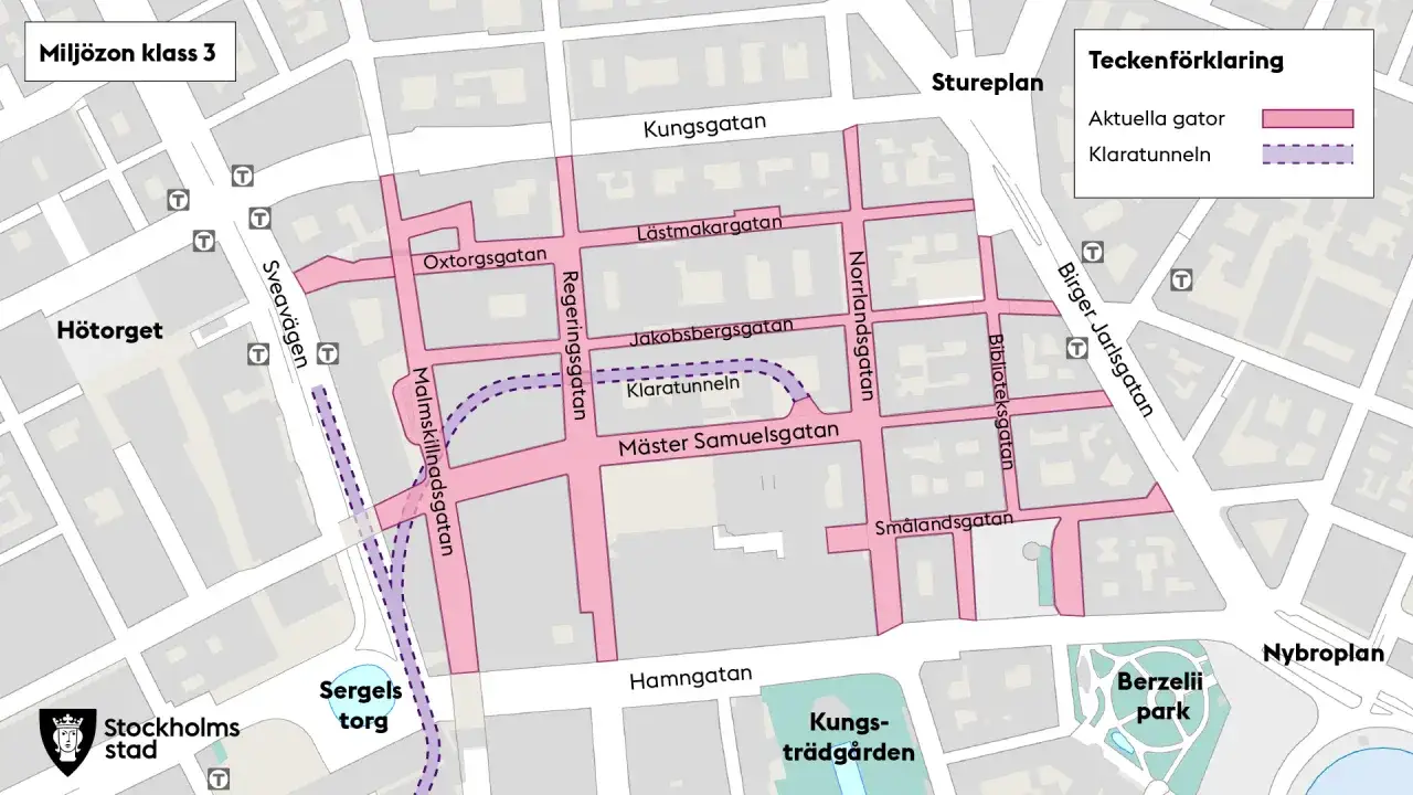 Karta &ouml;ver centrala Stockholm med gator, tunnelbanestationer och Klaratunneln. Perfekt f&ouml;r stockholm turistinformation.