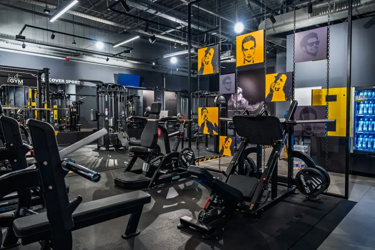 mapa boxów crossfit warszawa, wnętrza siłowni crossfit warszawa