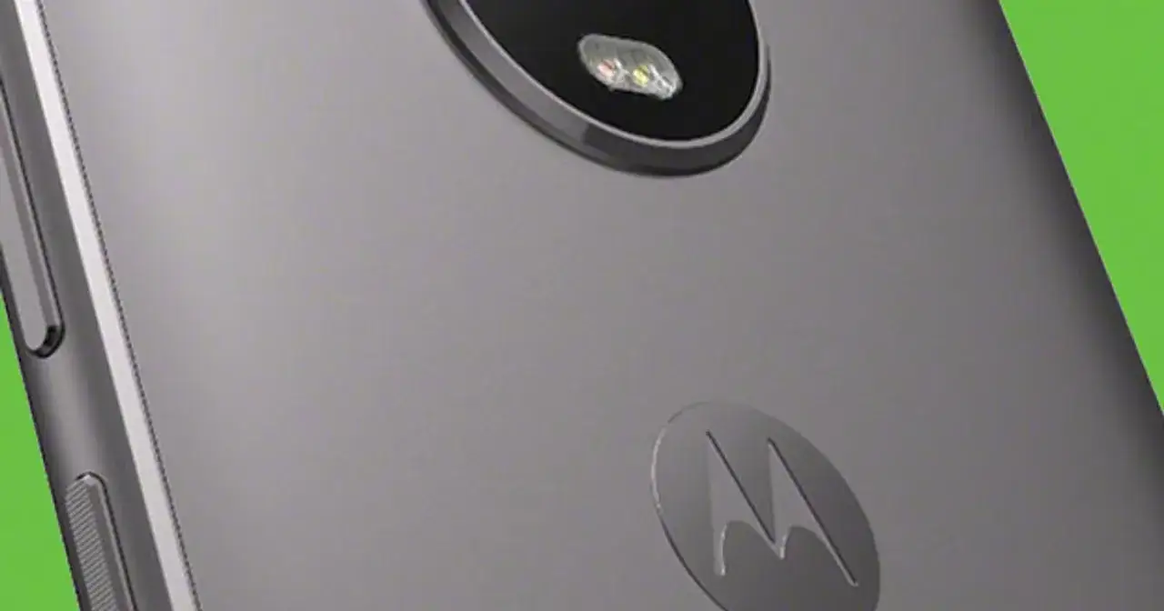 Szary tył telefonu Motorola, należącego do firmy Lenovo, z widocznym logo i aparatem.