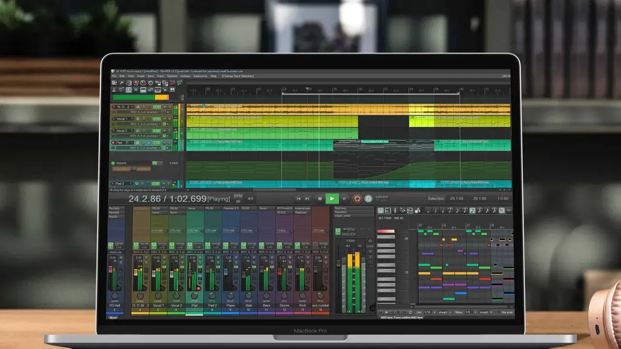 DAW-Software mit Spuren f&uuml;r Gesang, Pads und Instrumente. Suche nach Feedback zur Musikproduktion.