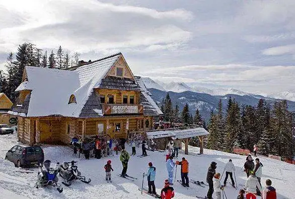 Widok na Tatry z restauracji Małe Ciche