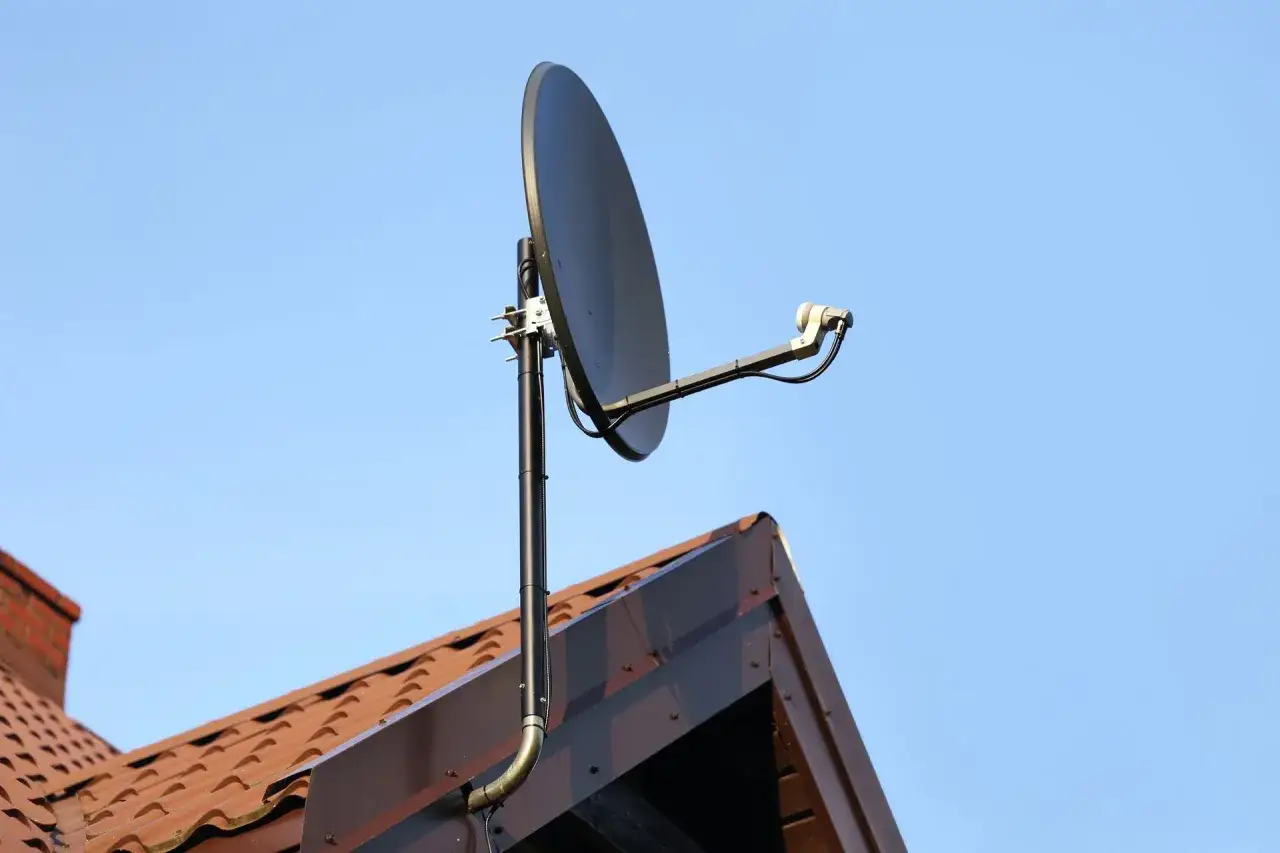 antena naziemna na dachu