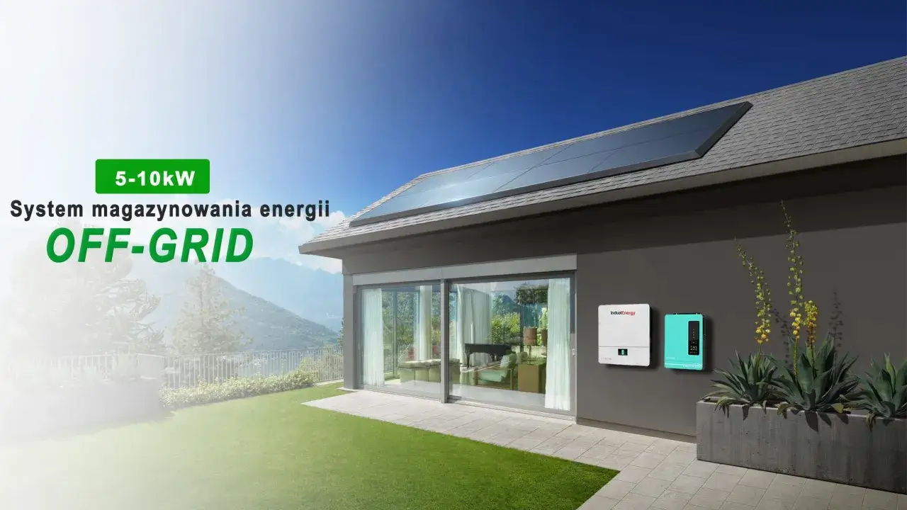 Nowoczesny dom z panelami słonecznymi na dachu i systemem magazynowania energii OFF-GRID. Dwa urządzenia energetyczne wiszą na ścianie.