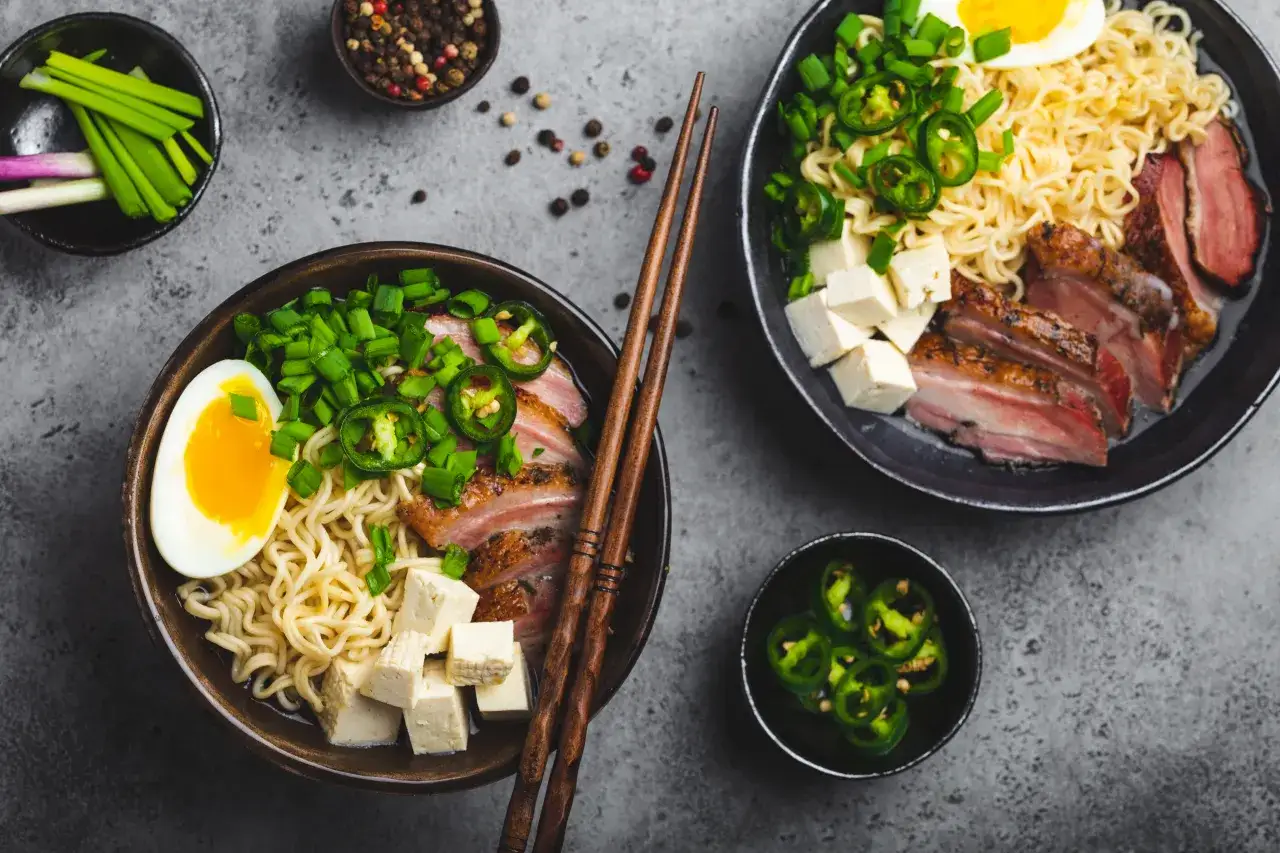 Gotowanie bulionu ramen
