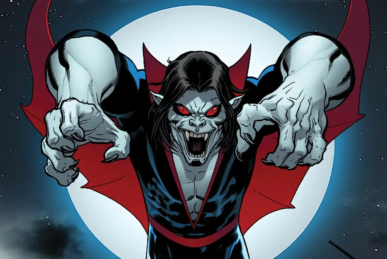 Morbius, interpretato da Jared Leto, con occhi rossi e artigli affilati, si staglia contro una luna piena.