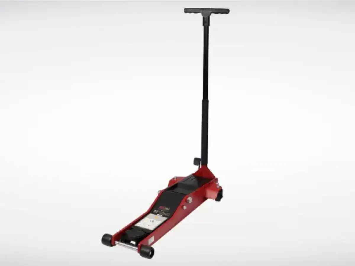 Gato hidr&aacute;ulico rojo con mango negro. Para que sirve el gato herramienta: levantar veh&iacute;culos para reparaciones.