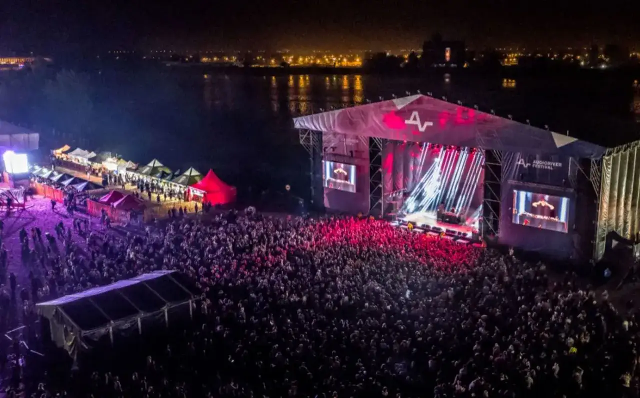 scena festiwalowa audioriver sunrise instytut