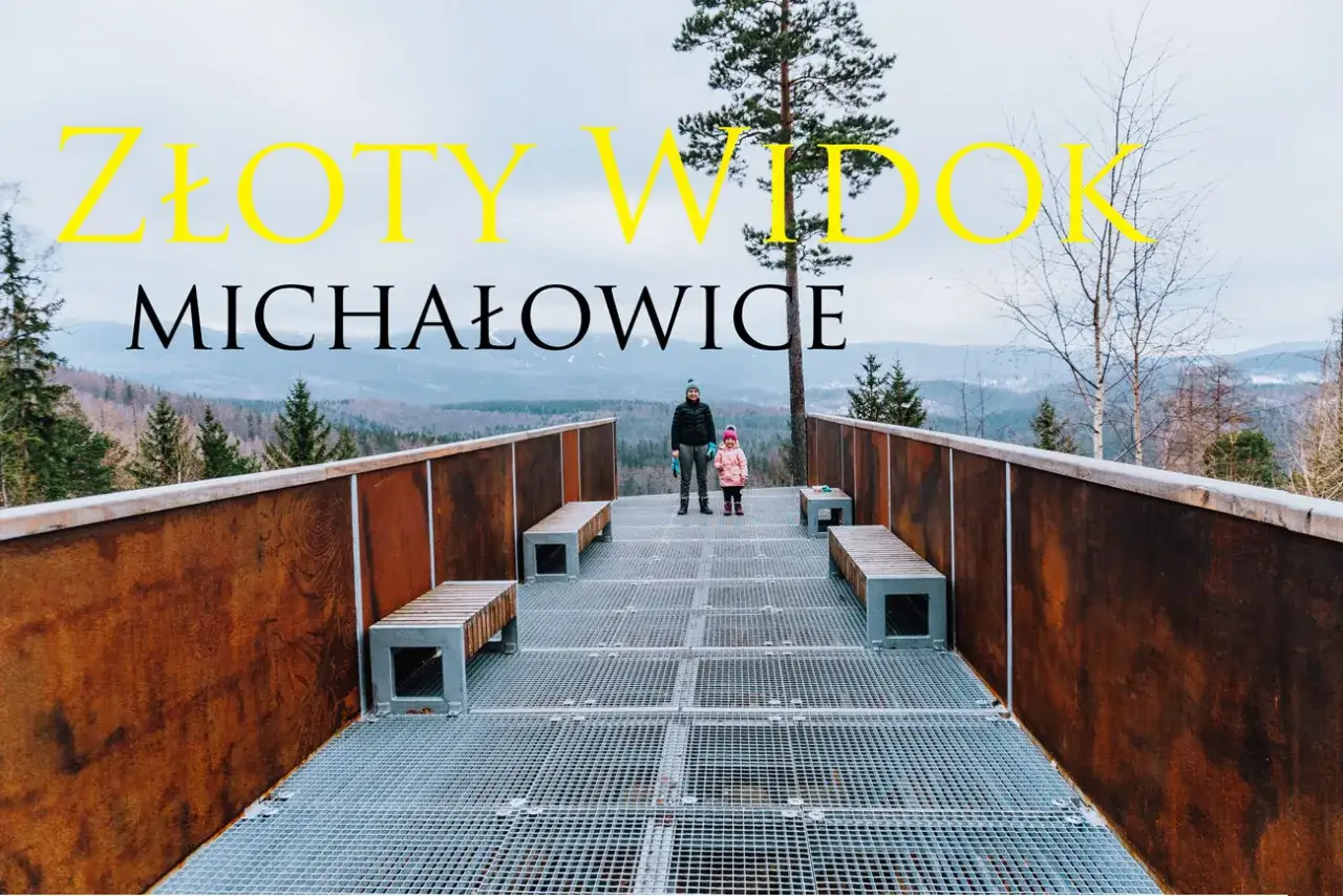 Złoty widok Michałowice. Rodzina podziwia panoramę z platformy widokowej.