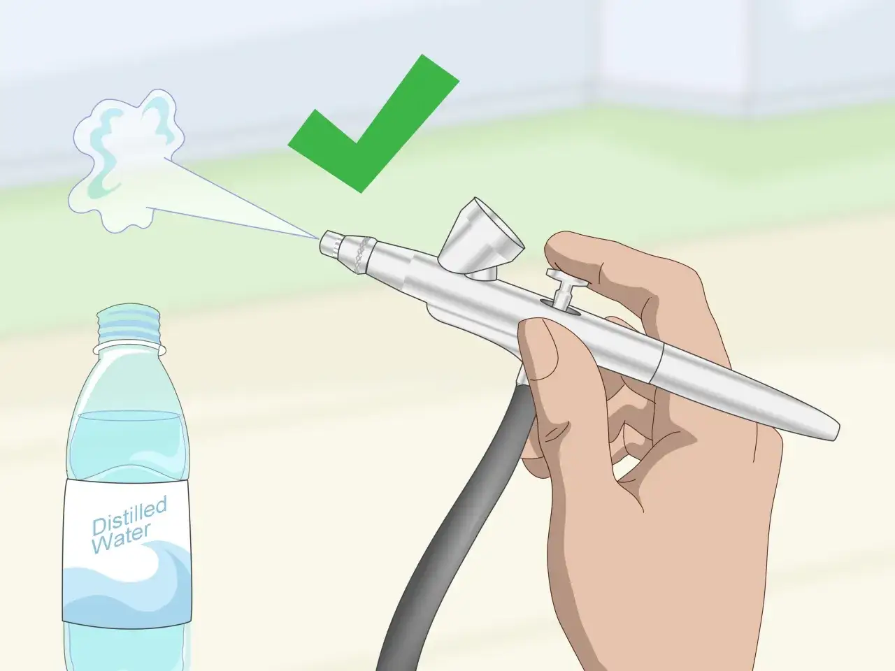 Mano che tiene un aerografo, spruzzando acqua distillata. Un segno di spunta verde indica che il processo di pulire aerografo è completato con successo.