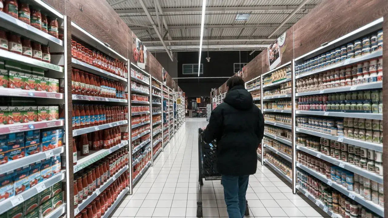 Wybierasz się na zakupy 6 stycznia? Sklepy są otwarte, a półki uginają się od produktów.