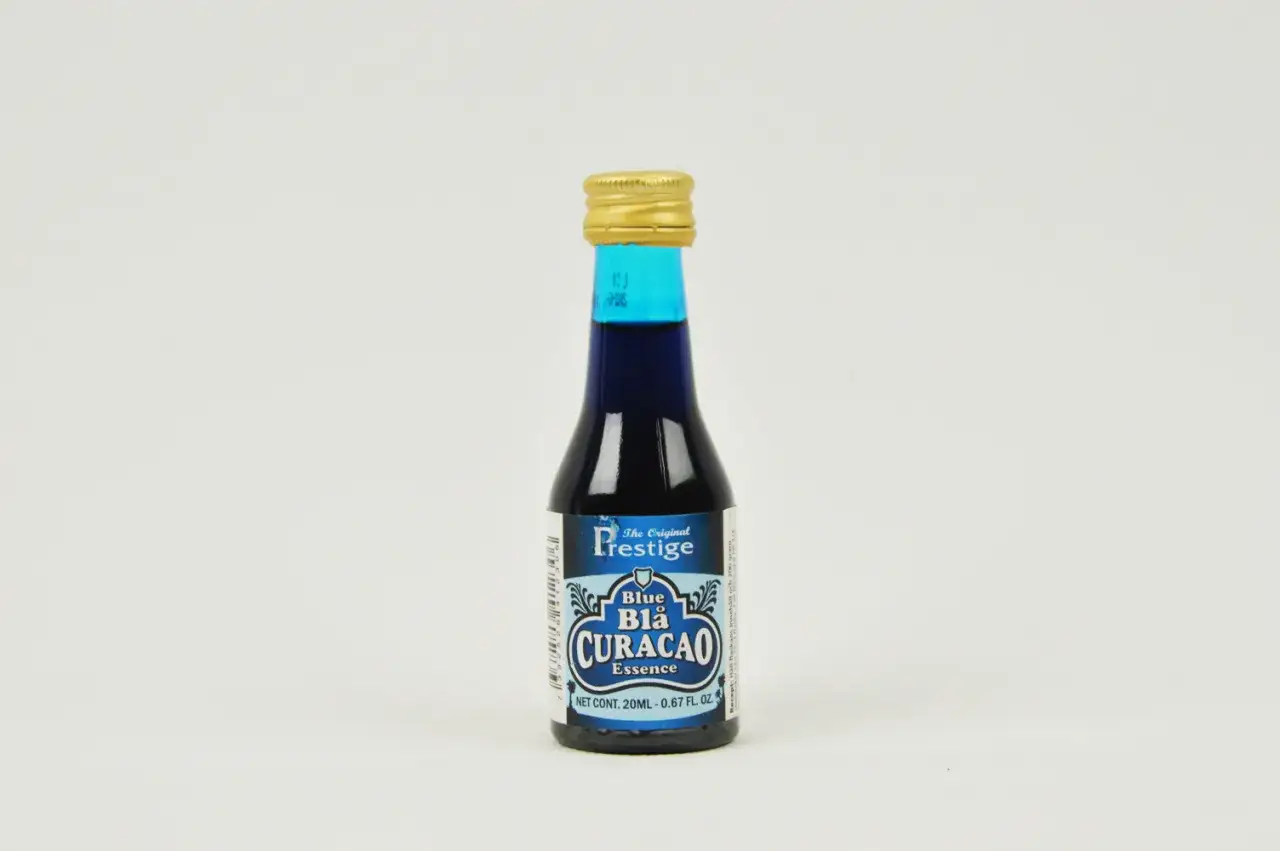 Bols Blue Curaçao butelka i drinki