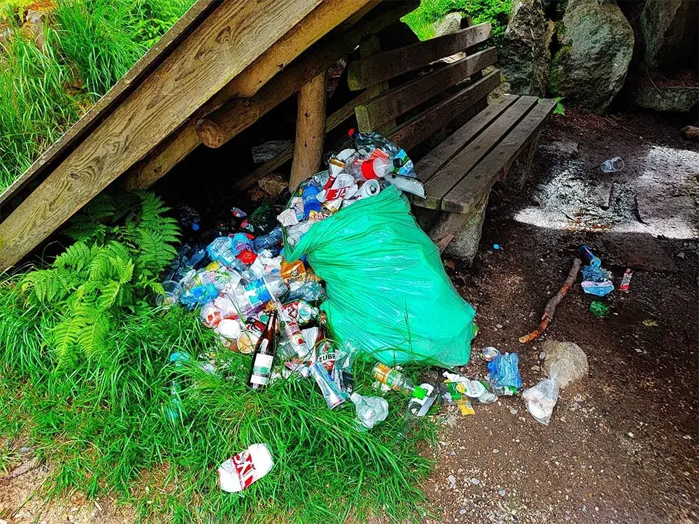 niszczenie szlaków górskich erozja śmieci