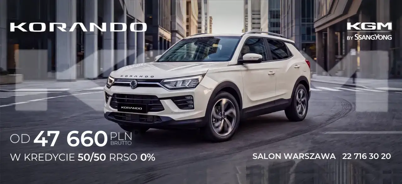 Biały KORANDO KGM by SsangYong w ruchu miejskim. Cena od 47 660 zł, oferta w kredycie 50/50 RRSO 0%.