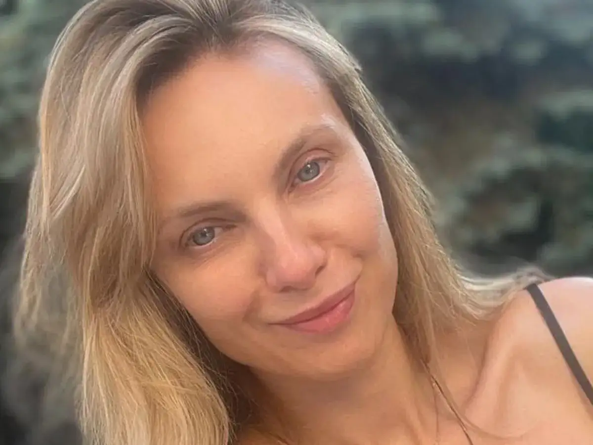 Sylwia Gliwa uśmiecha się do aparatu, myśląc pewnie o swoim mężu.