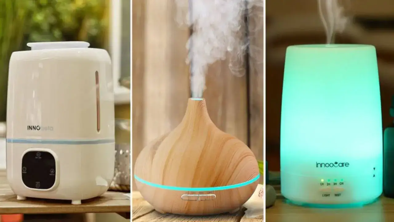 Tres humidificadores o purificadores de aire en diferentes estilos: uno blanco grande, uno de madera con luz azul y uno translúcido verde.