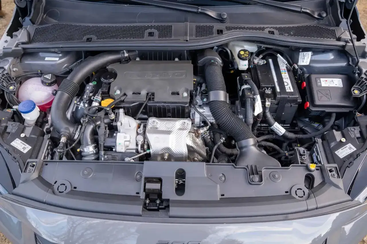 Moteur turbo diesel moderne, prêt à performer. L'entretien régulier est la clé pour optimiser la durée de vie d'un turbo diesel.