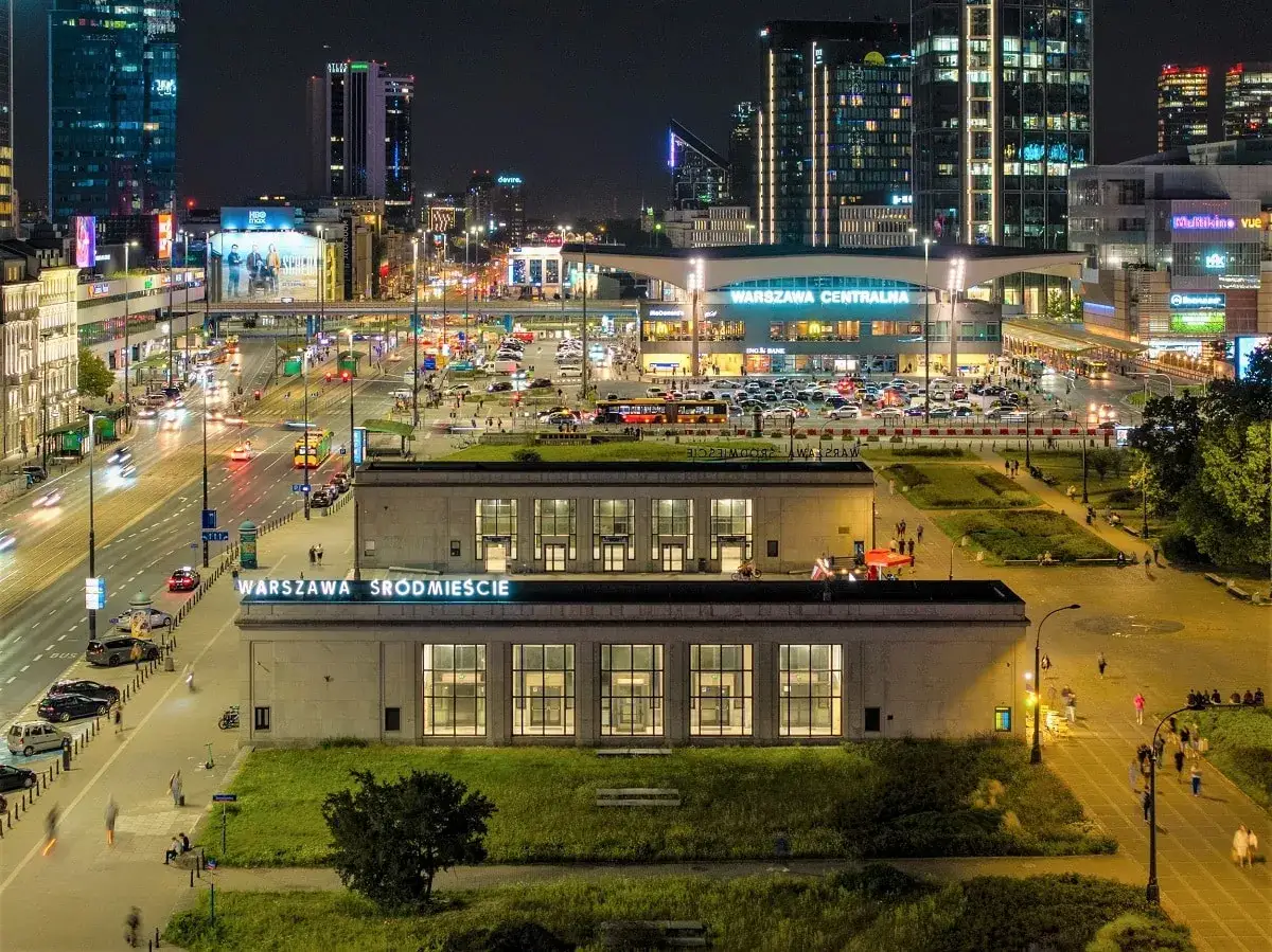 Dworzec Centralny Warszawa nocą przystanki autobusowe