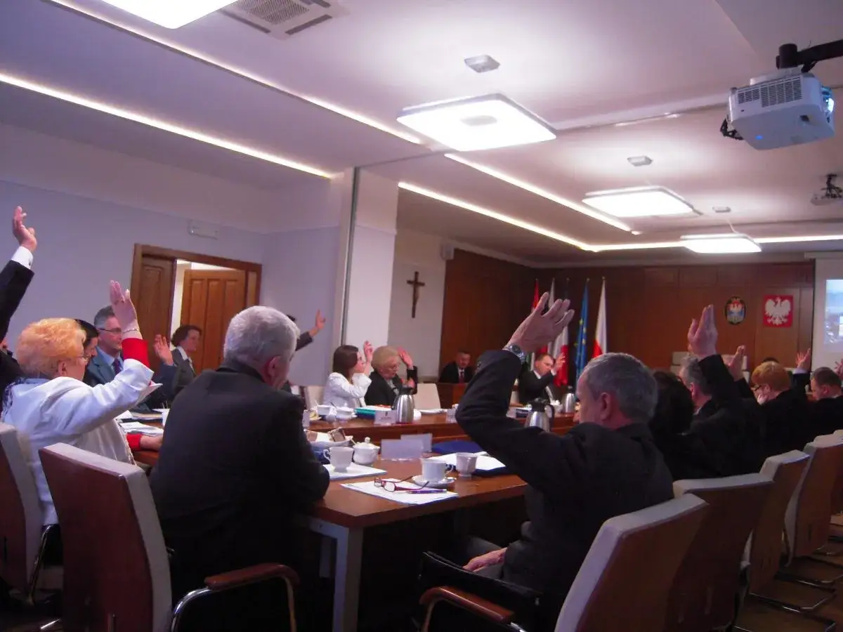 Zdjęcie Ile zarabia radny osiedla? Zaskakujące różnice w wynagrodzeniach