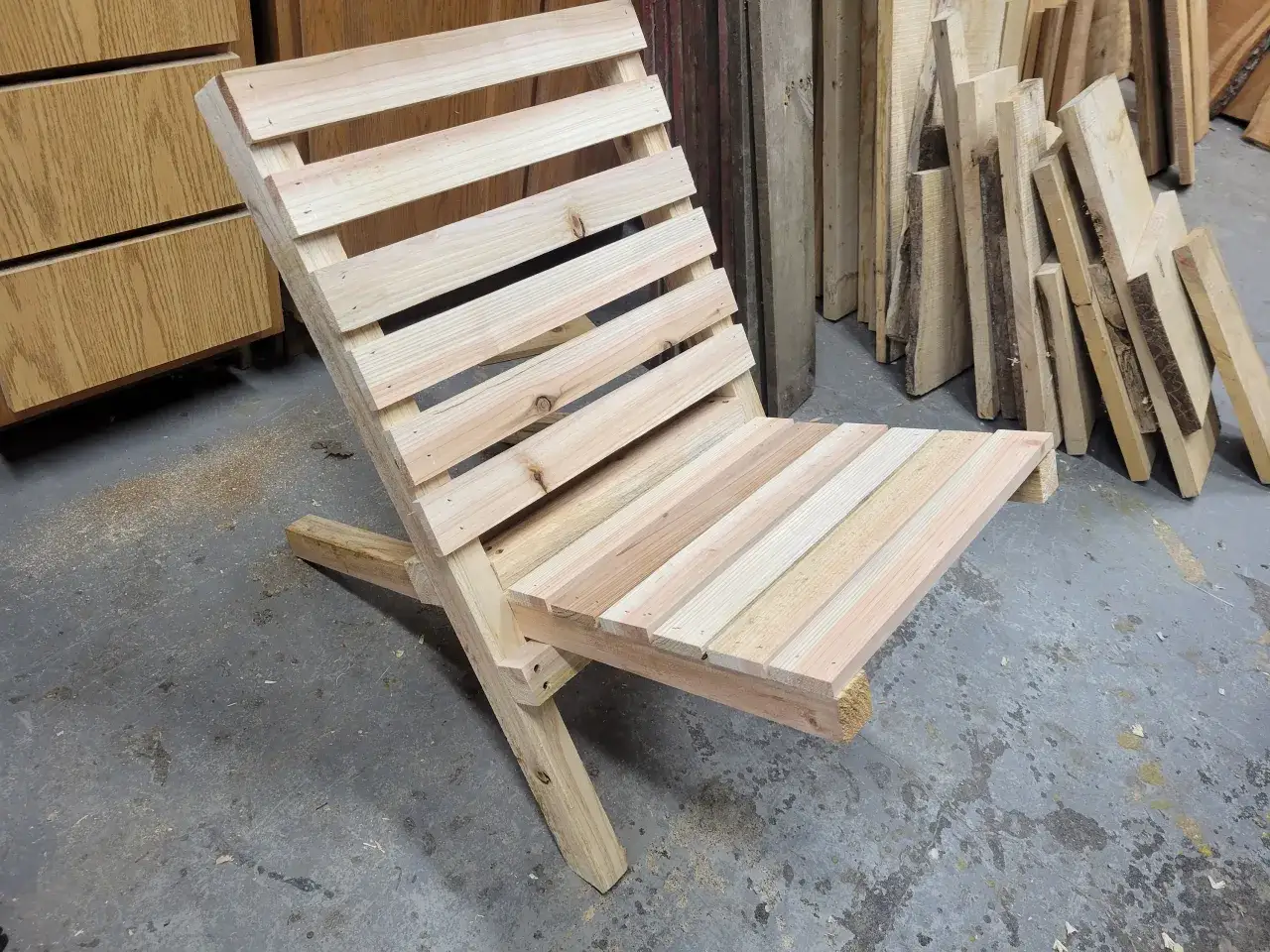 Inspirujące krzesło ogrodowe DIY