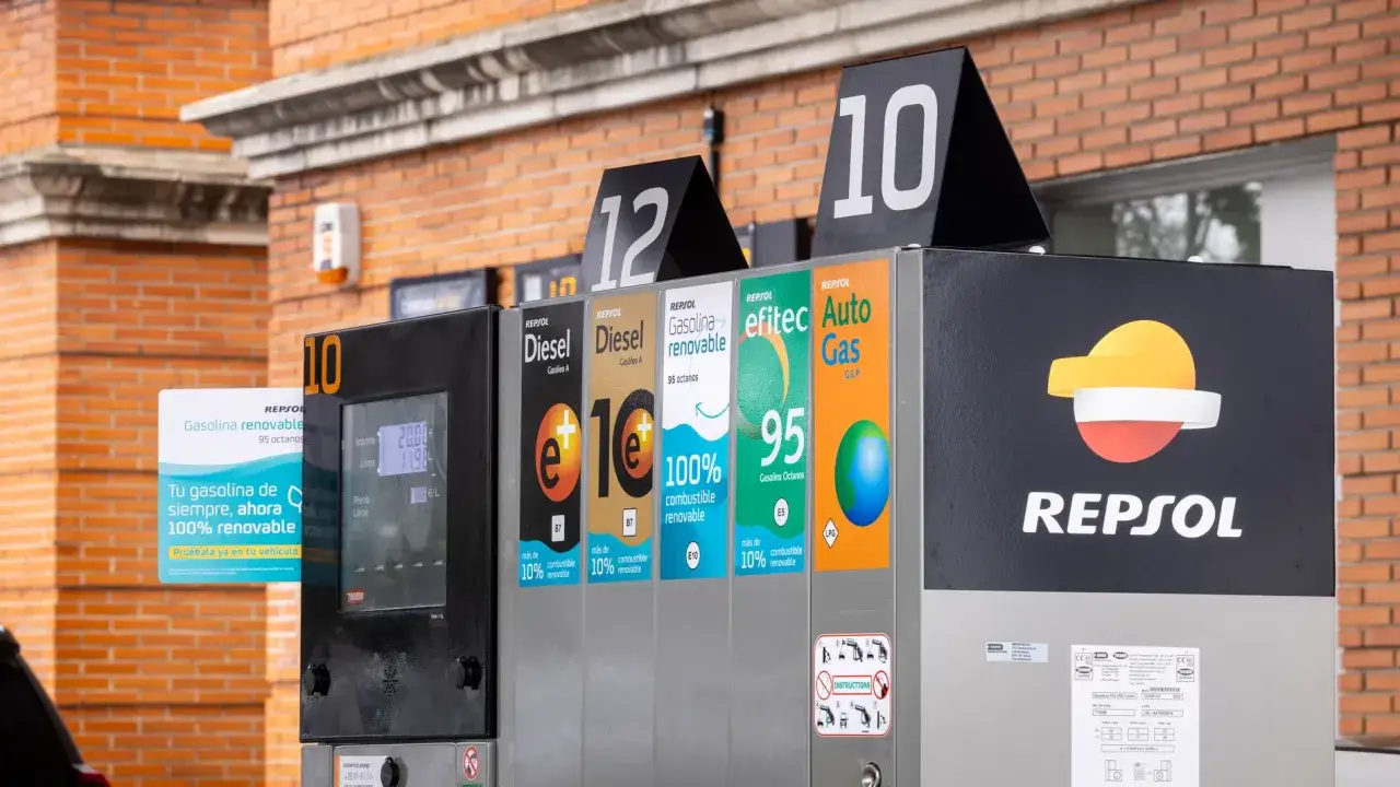 Gasolineras Repsol con opciones de gasolina 100 octanos renovable y otras.