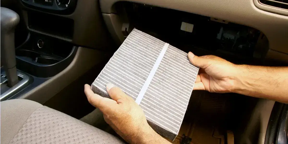 différents types de filtre habitacle voiture (pollen, charbon actif)