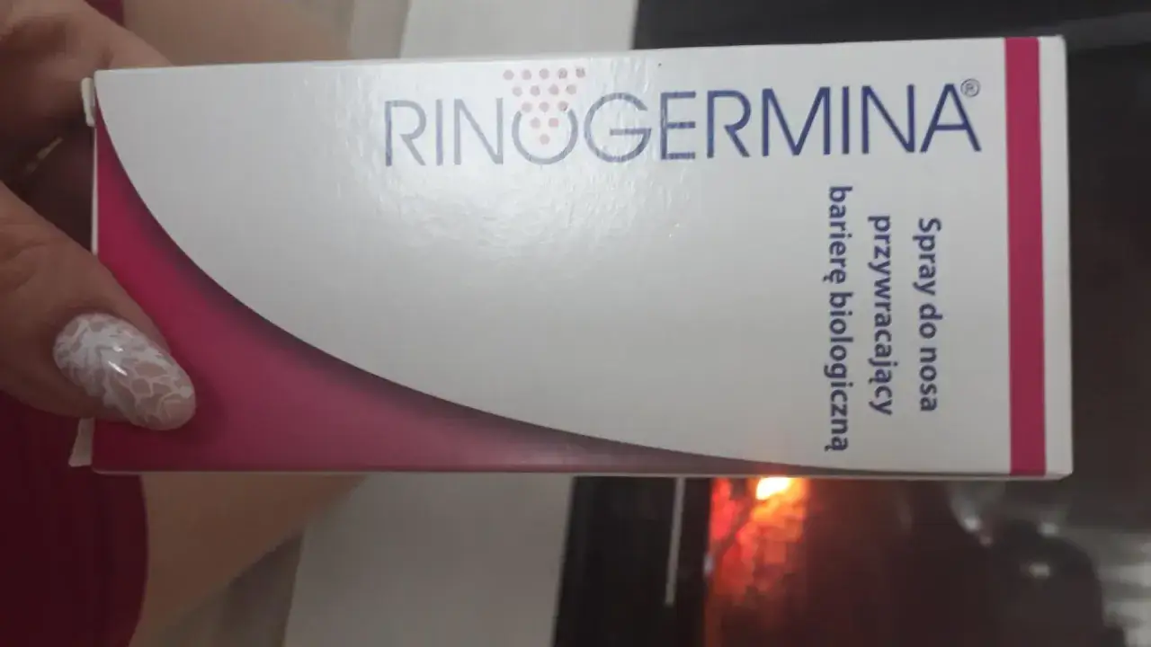 Opakowanie sprayu do nosa Rinogermina, przywracającego barierę biologiczną.