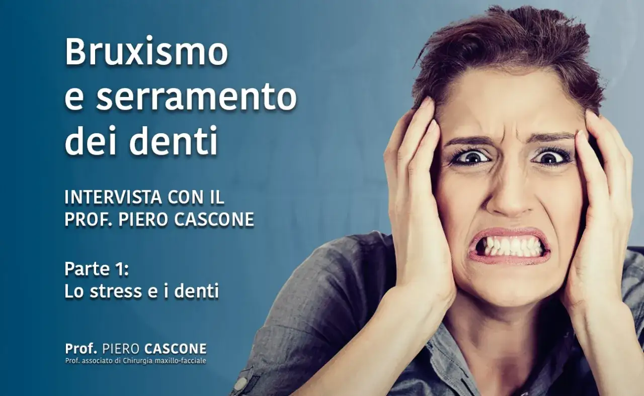 Donna con espressione di forte stress, stringere i denti psicologia. Titolo: Bruxismo e serramento dei denti.