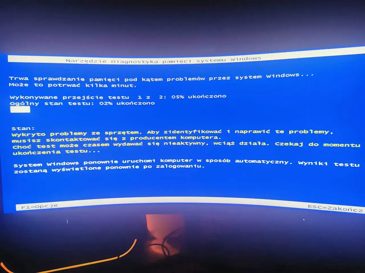 Narzędzie diagnostyki pamięci systemu Windows wykryło problemy ze sprzętem. System Windows uruchomi się ponownie automatycznie.