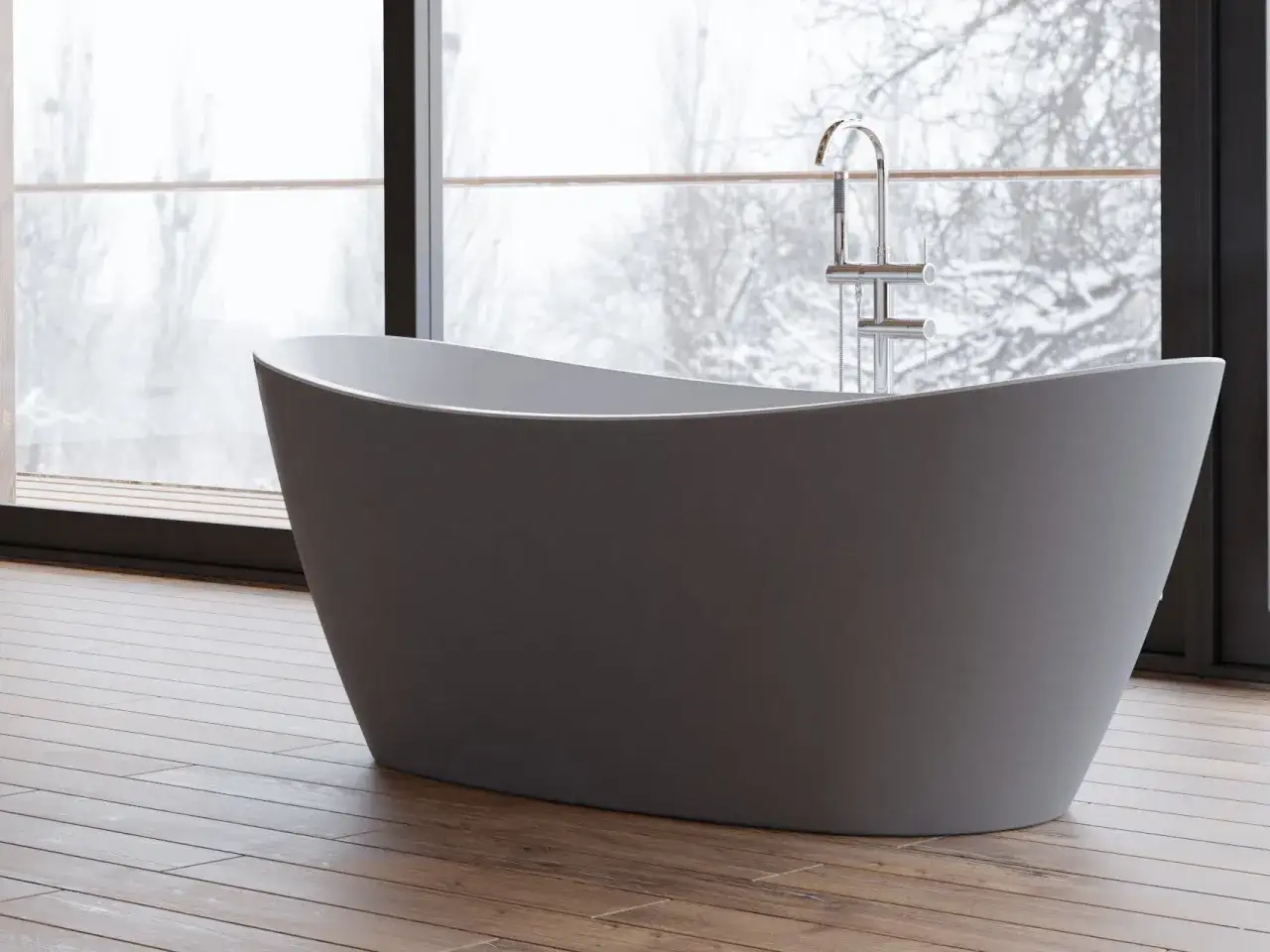 Une baignoire moderne dans une chambre avec une vue hivernale par la fen&ecirc;tre. Un robinet chrom&eacute; &eacute;l&eacute;gant est pr&ecirc;t pour un bain relaxant.
