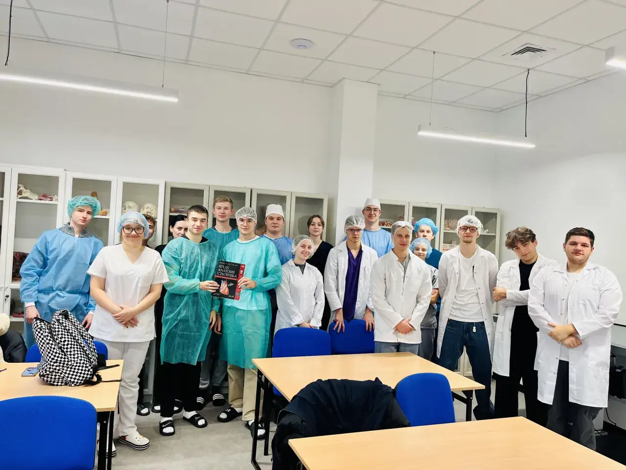 student fizjoterapii na zajęciach