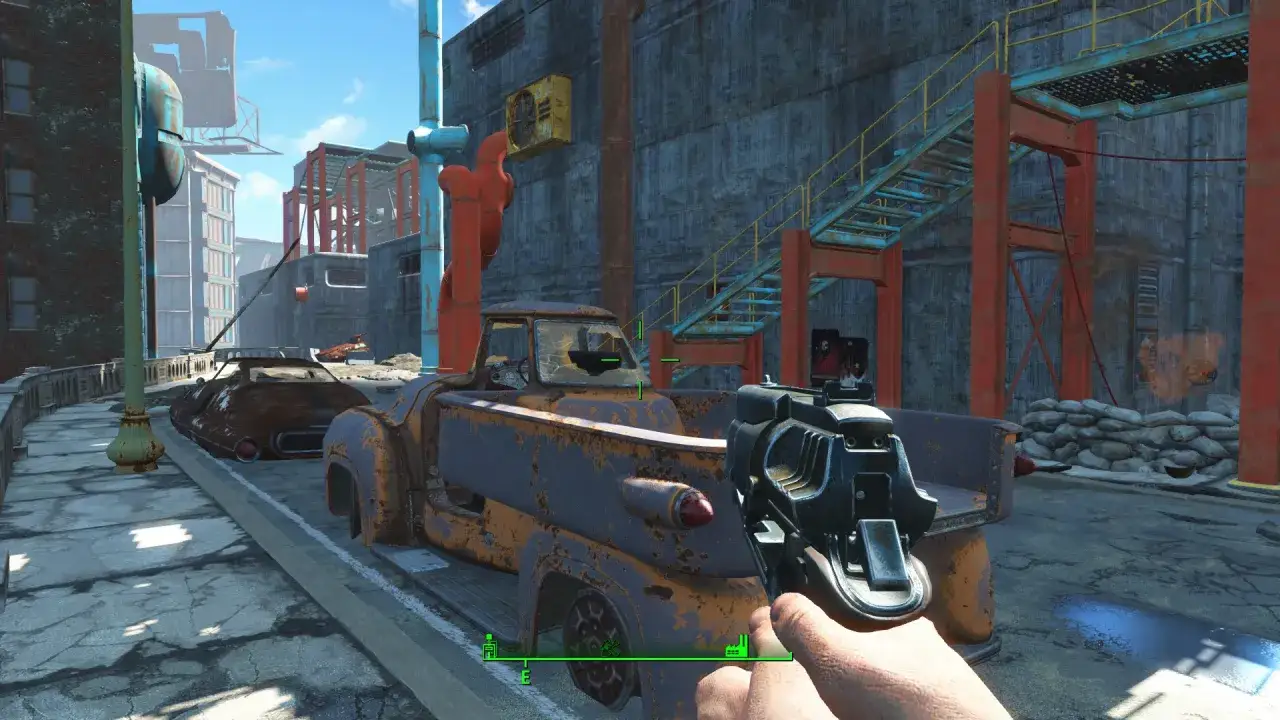 Postapokaliptyczna sceneria z zardzewiałymi samochodami i budynkami, typowa dla **Fallout 4 mody**. Gracz celuje z broni.