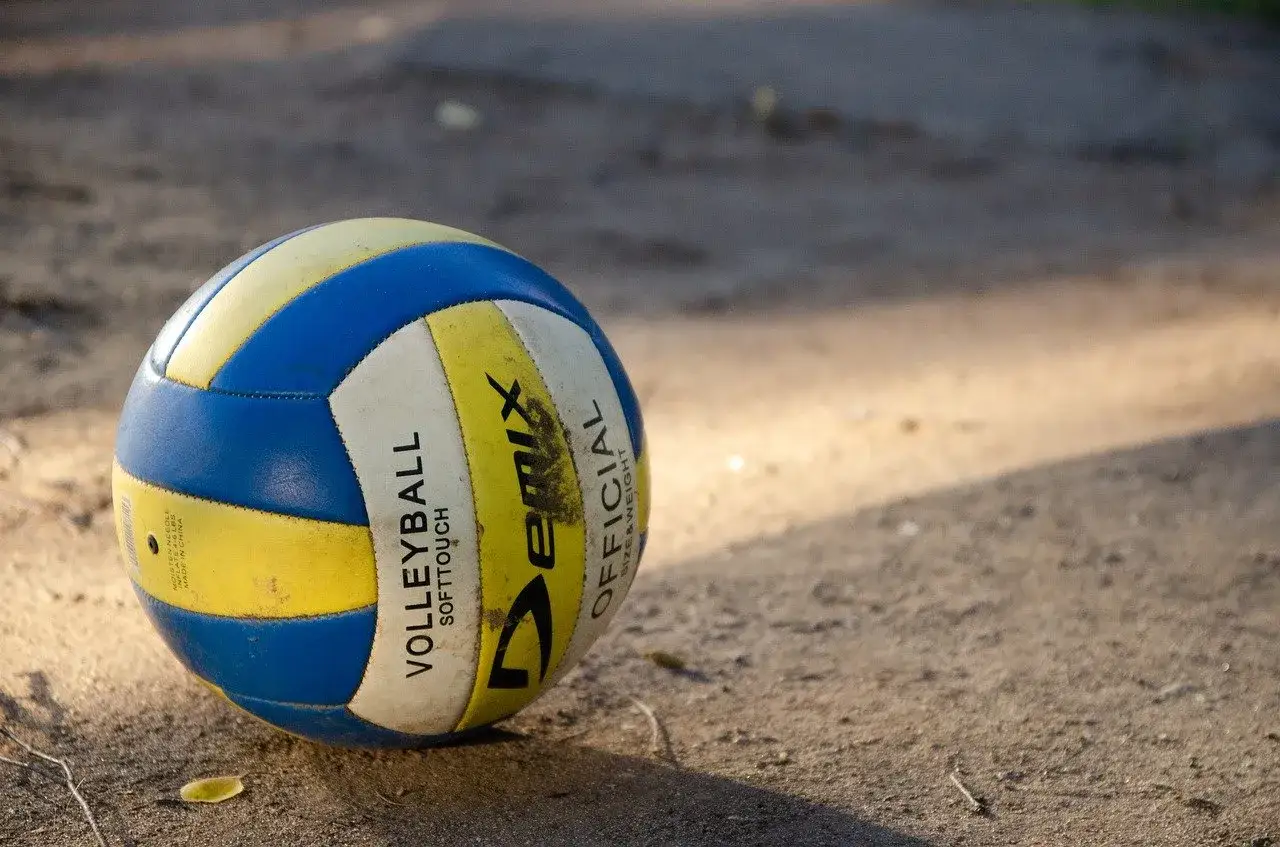 piłka do siatkówki halowej i plażowej waga
