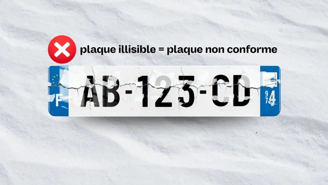 Plaque d'immatriculation fissur&eacute;e et illisible, donc plaque non conforme.