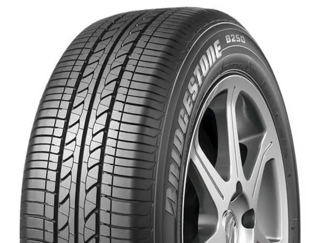Opony Bridgestone B250 – sprawdź opinie i przekonaj się o ich jakości. Nowoczesny bieżnik zapewnia przyczepność.