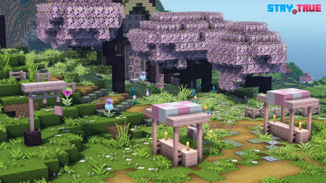 Urocza polana z kwitnącymi drzewami i pastelowymi straganami, stworzona w stylu stay true texture pack.