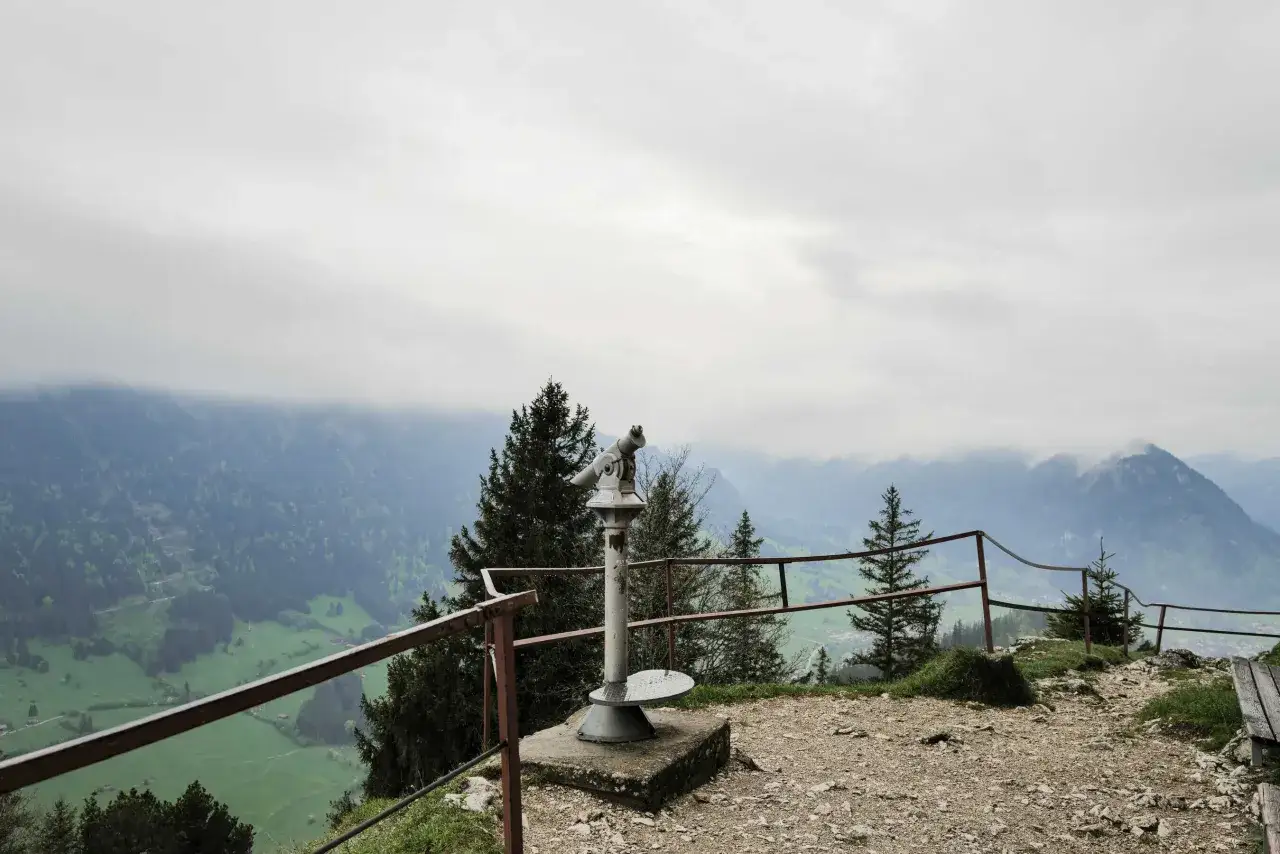 Blick vom Aussichtspunkt bei der Burgruine Falkenstein. Eine Wanderung hierher lohnt sich für diese Aussicht!