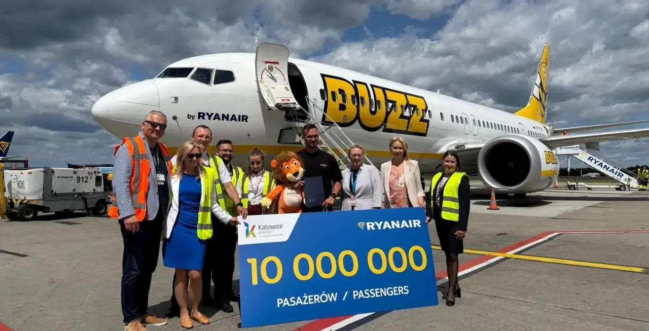 Grupa świętuje 10 milionów pasażerów na trasie Katowice-Bruksela. Loty Buzz by Ryanair.