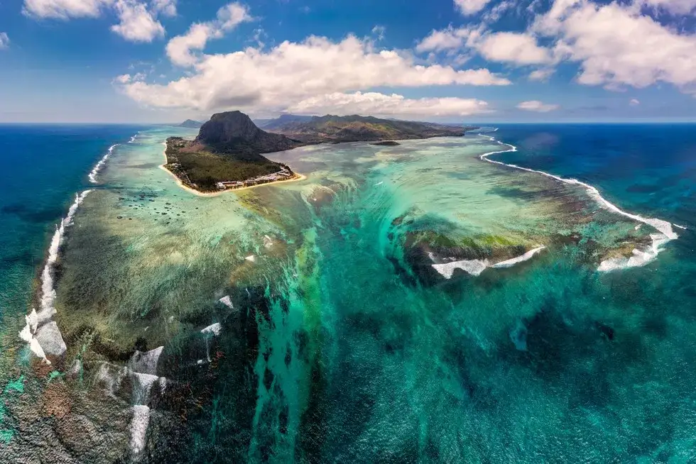 Podwodny wodospad Mauritius widok z lotu ptaka