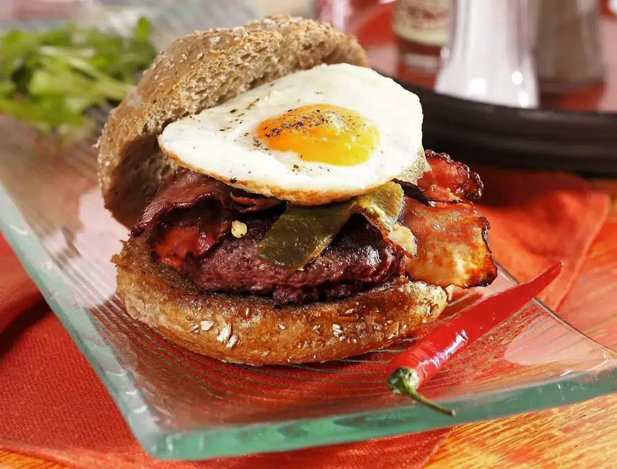 różne rodzaje boczku do burgera porównanie