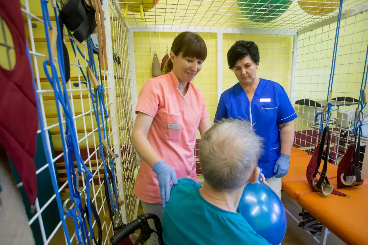 Personel medyczny w ośrodku opiekuńczo-rehabilitacyjnym
