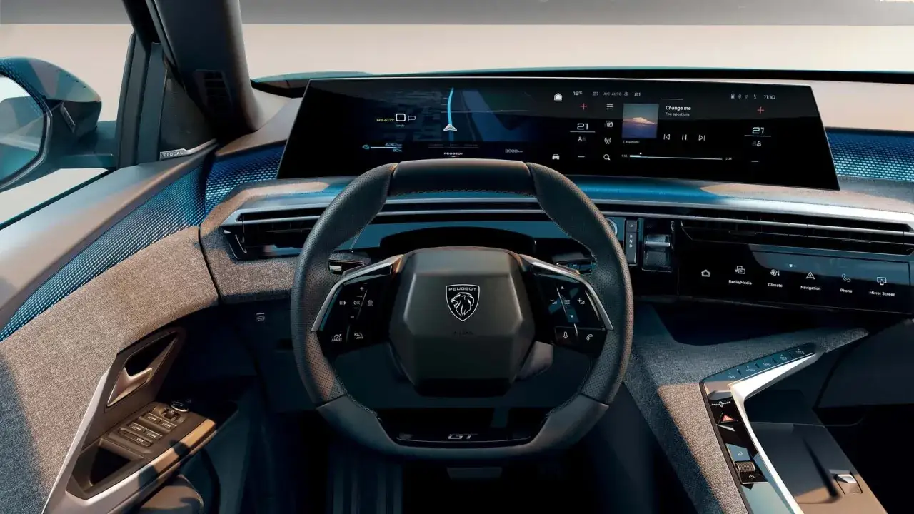 Wnętrze Peugeot 3008 2018 z nowoczesnym panelem cyfrowym i kierownicą GT.
