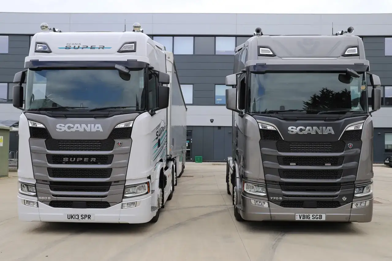 Scania Super vs V8 por&oacute;wnanie
