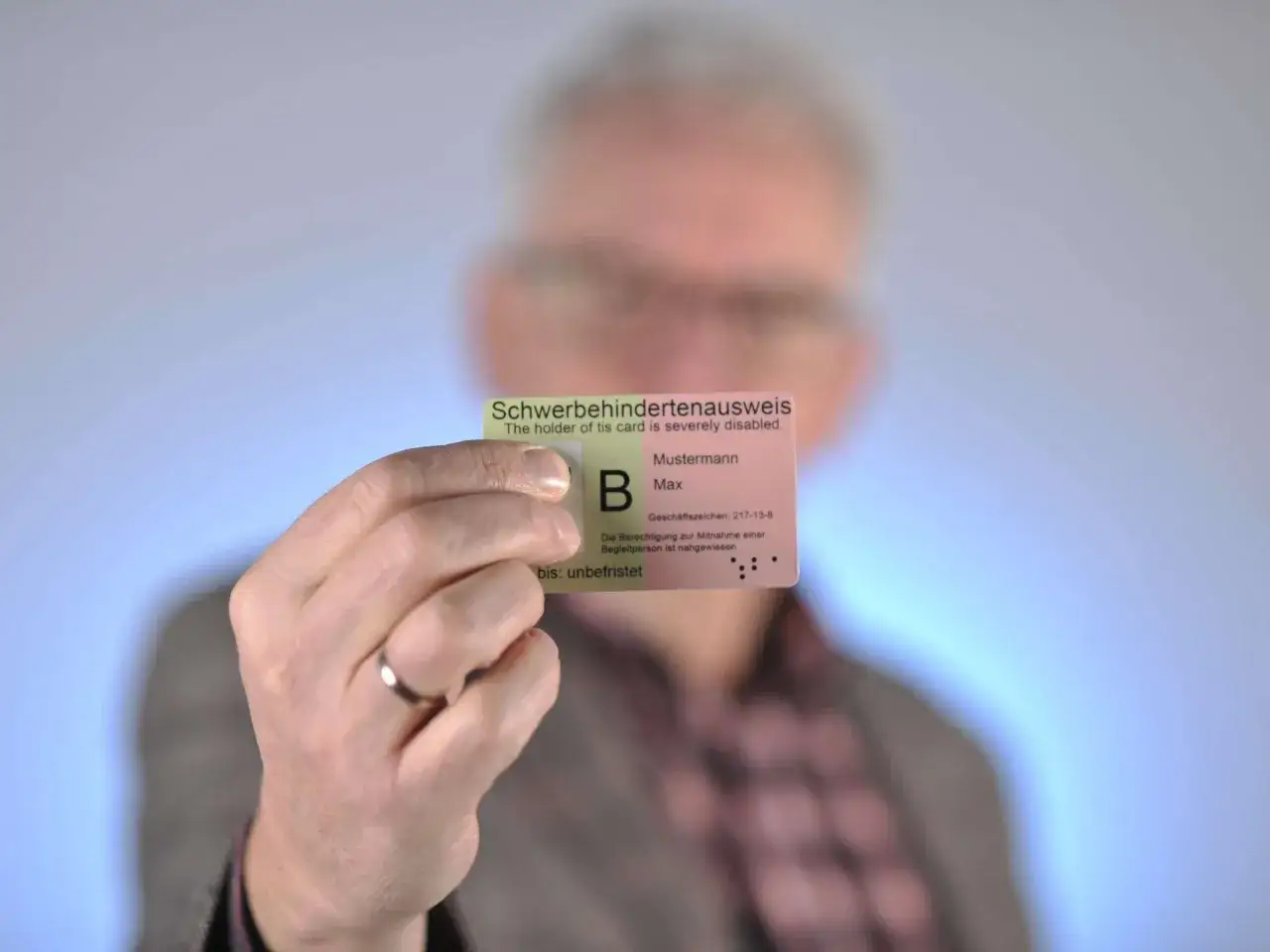 Schwerbehindertenausweis f&uuml;r Max Mustermann. Die Frage 