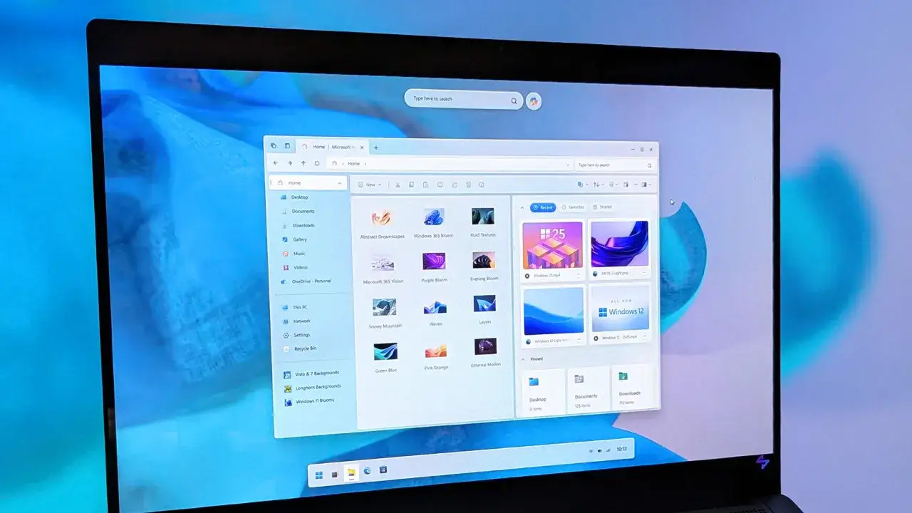 Widok ekranu laptopa z otwartym Eksploratorem plików, prezentującym foldery i tapety, w tym