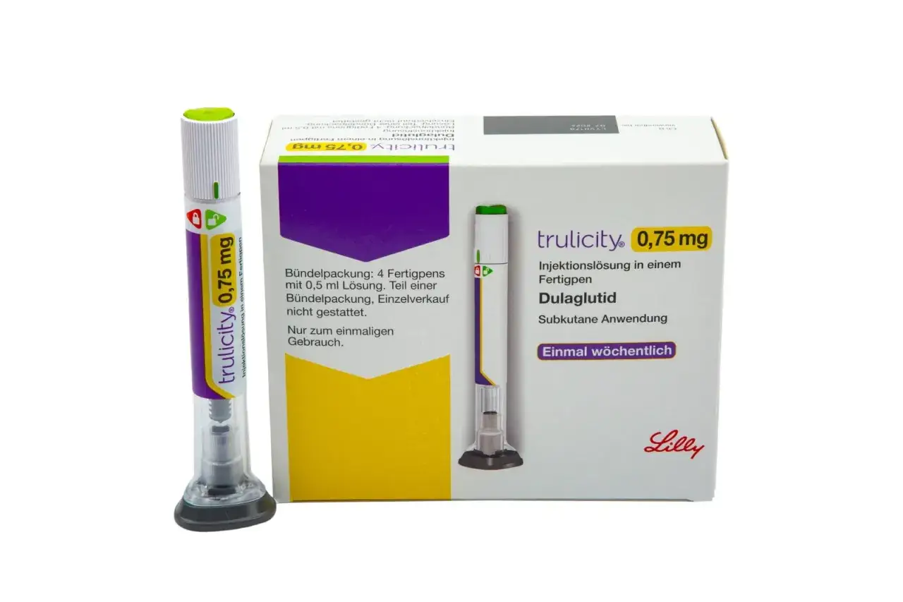 Trulicity 0,75 mg: dwa peny i pudełko z lekiem Dulaglutyd do stosowania podskórnego, raz w tygodniu.